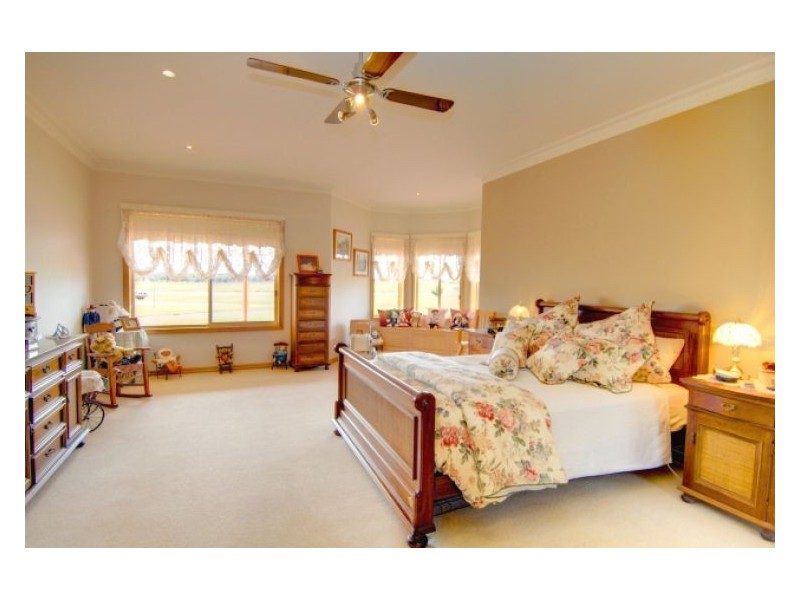 135 Haddon School Road, Haddon VIC 3351