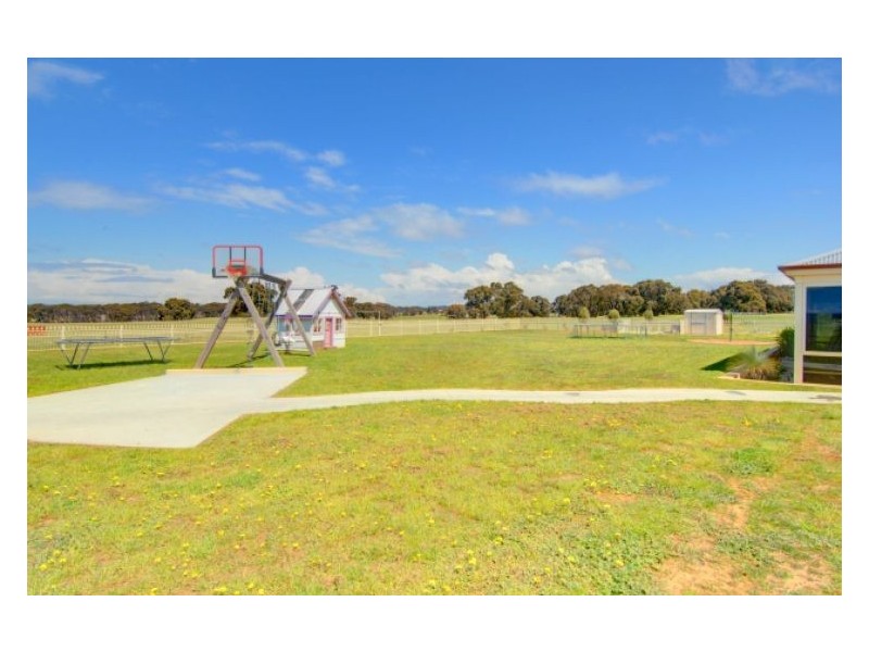 135 Haddon School Road, Haddon VIC 3351