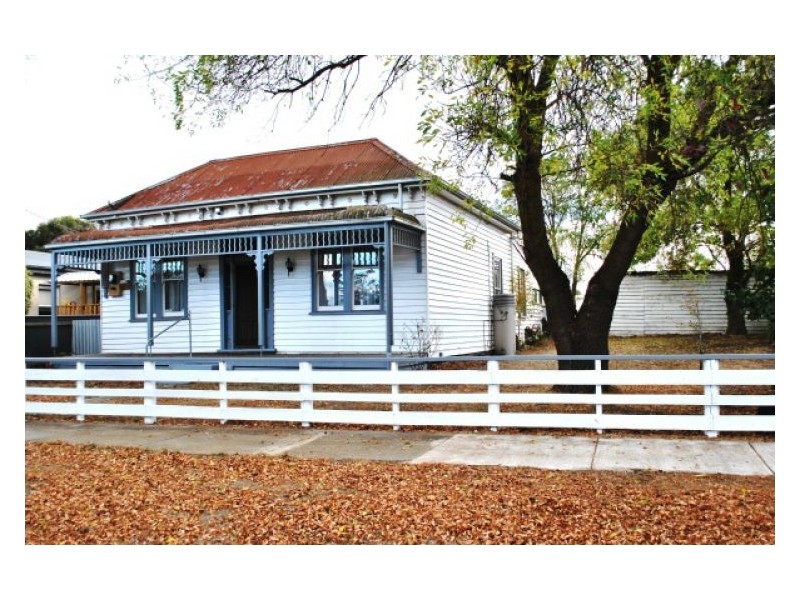 42 Lawrence Street, Beaufort VIC 3373