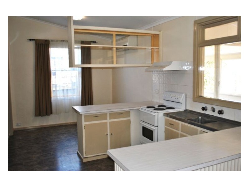 42 Lawrence Street, Beaufort VIC 3373