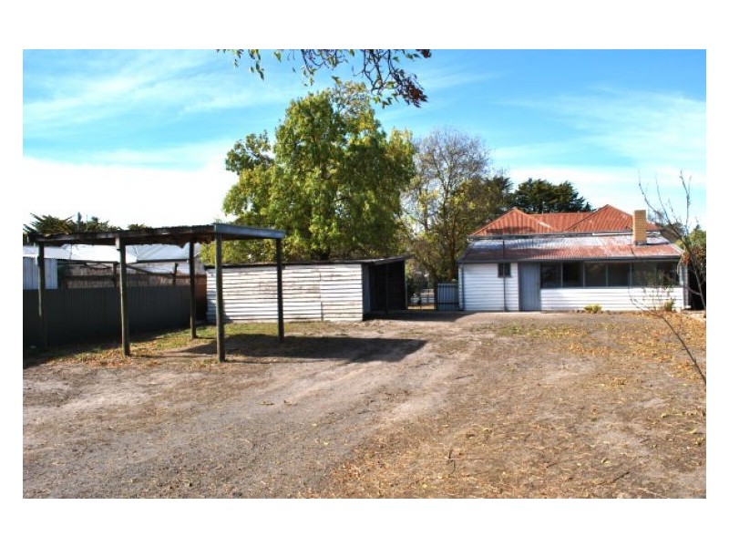 42 Lawrence Street, Beaufort VIC 3373