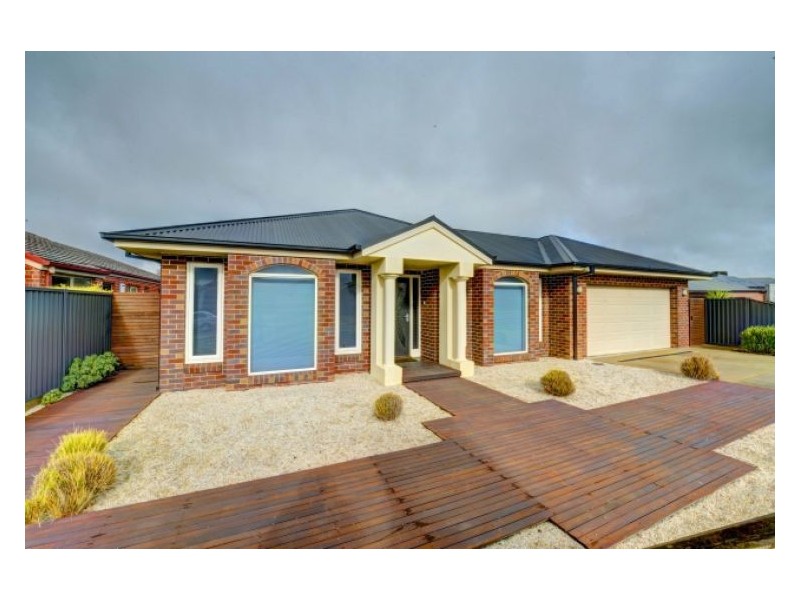 4 Suffolk Court, Alfredton VIC 3350