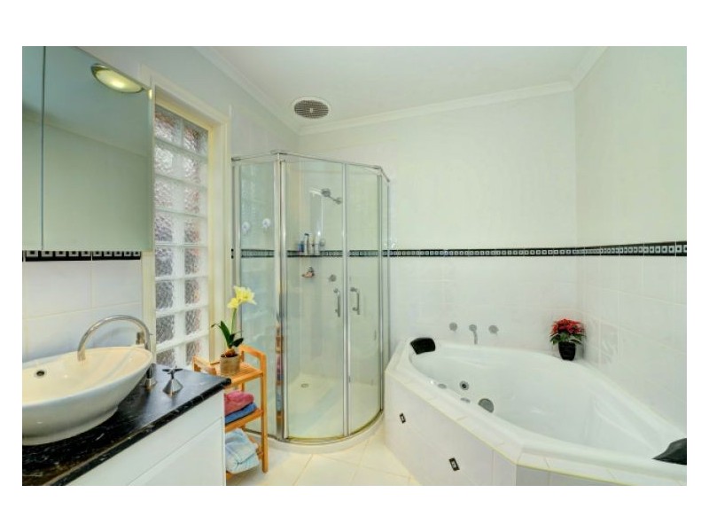 4 Suffolk Court, Alfredton VIC 3350