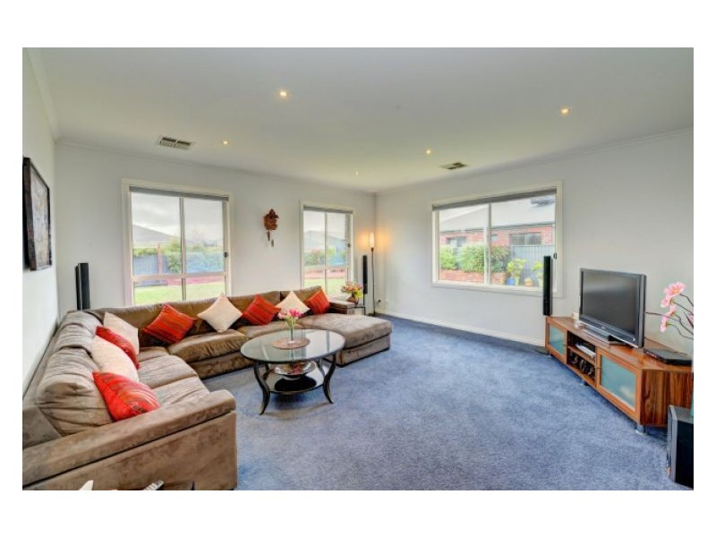 4 Suffolk Court, Alfredton VIC 3350