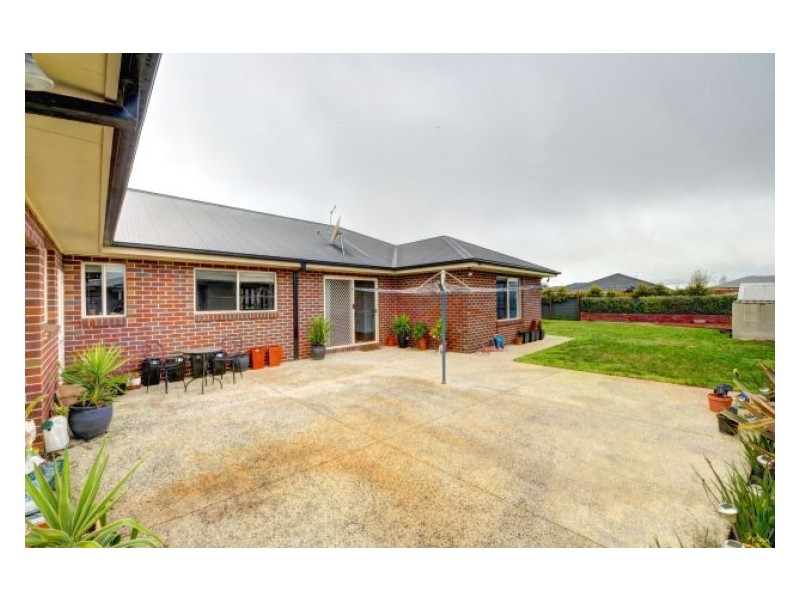 4 Suffolk Court, Alfredton VIC 3350