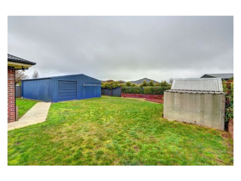 4 Suffolk Court, Alfredton VIC 3350