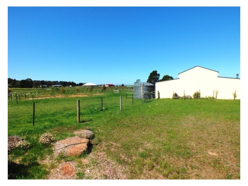 302 Gordon – Mount Egerton Road, Mount Egerton VIC 3352
