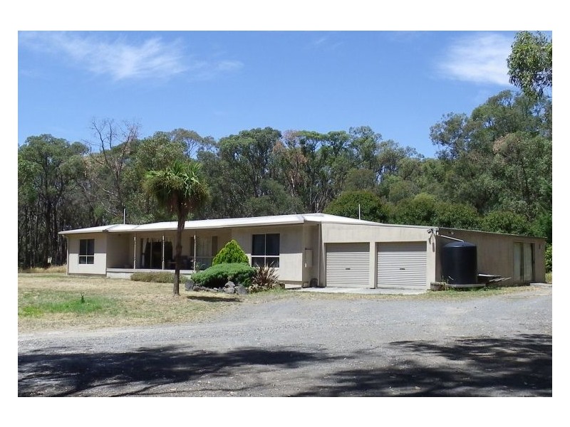 79 Andrew Drive, Haddon VIC 3351