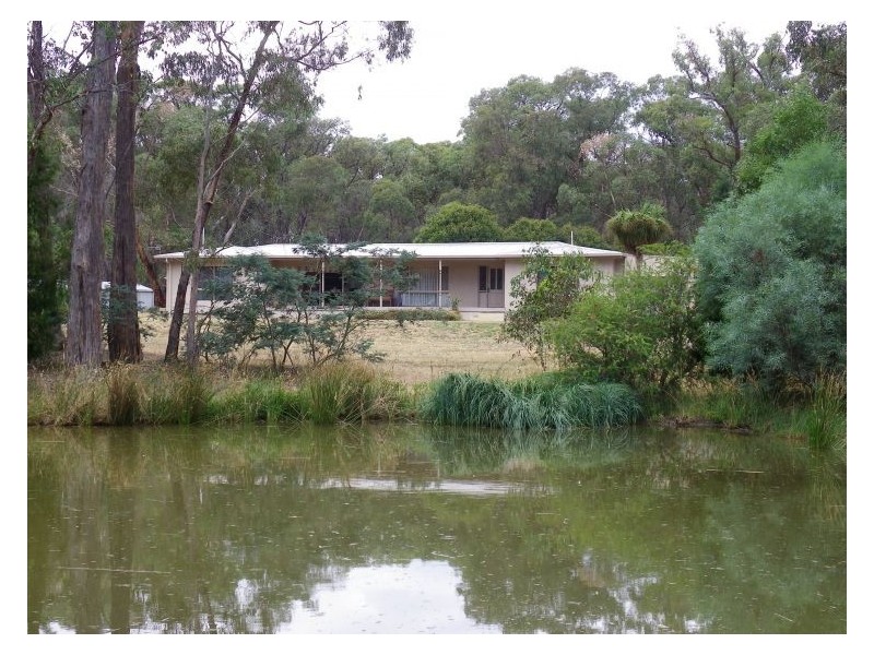 79 Andrew Drive, Haddon VIC 3351