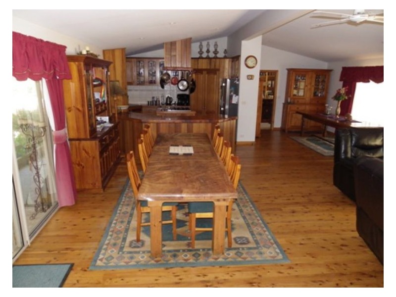 79 Andrew Drive, Haddon VIC 3351