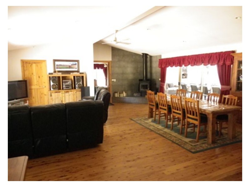 79 Andrew Drive, Haddon VIC 3351