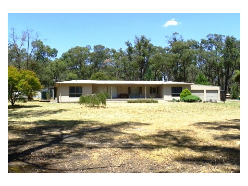 79 Andrew Drive, Haddon VIC 3351