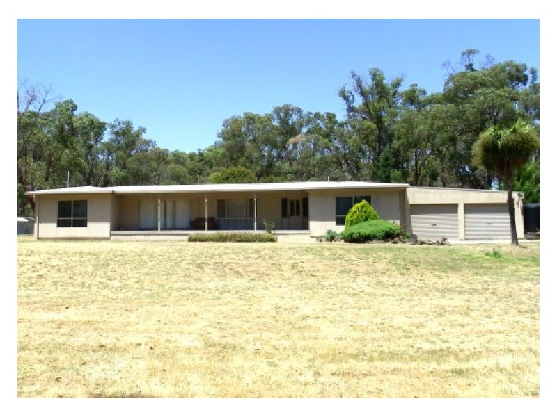 79 Andrew Drive, Haddon VIC 3351