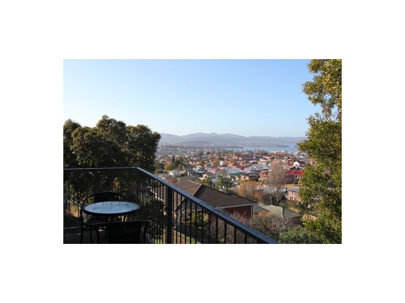 2/28 Summerhill Road, West Hobart TAS 7000