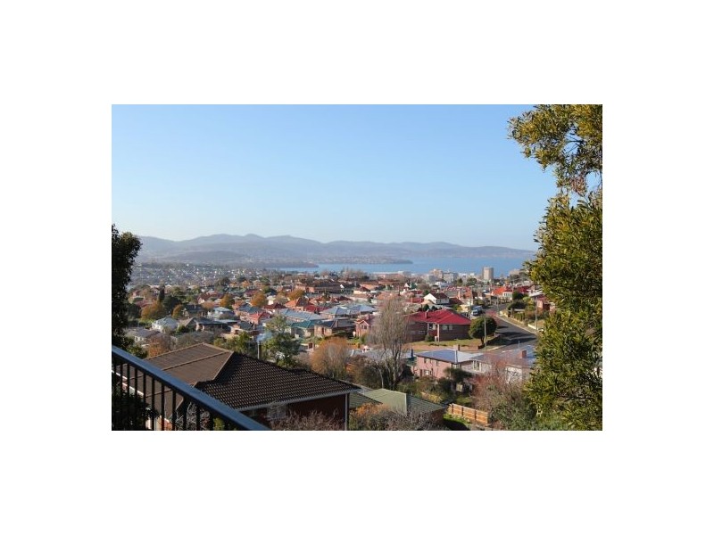 2/28 Summerhill Road, West Hobart TAS 7000