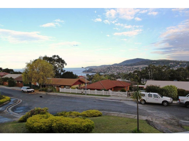 20 Hillside Drive, Blackmans Bay TAS 7052