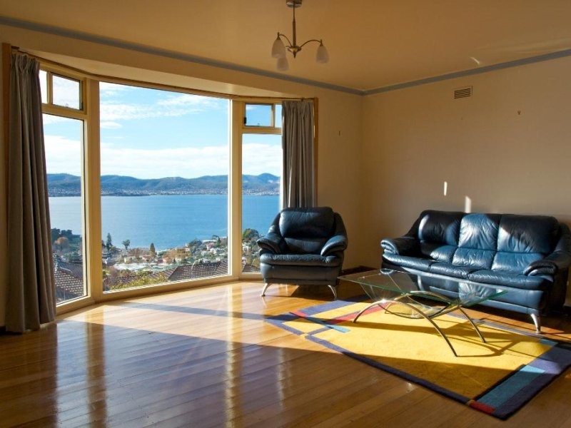 32 Broadwaters Parade, Sandy Bay TAS 7005