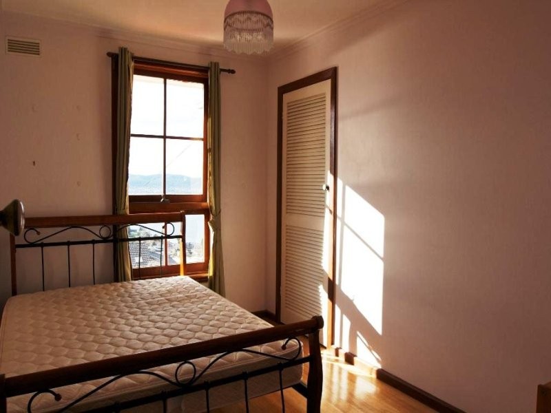 32 Broadwaters Parade, Sandy Bay TAS 7005