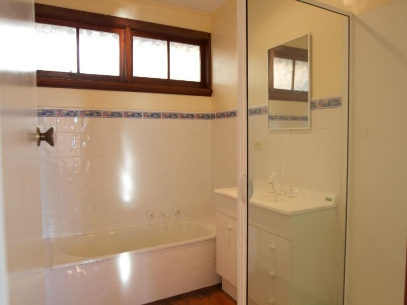 32 Broadwaters Parade, Sandy Bay TAS 7005