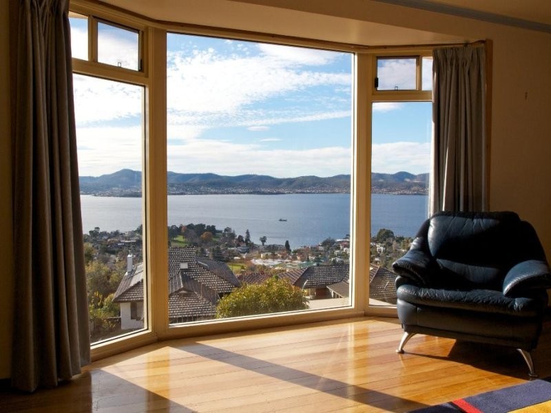 32 Broadwaters Parade, Sandy Bay TAS 7005