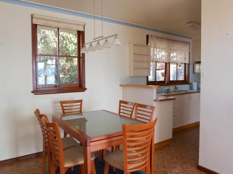 32 Broadwaters Parade, Sandy Bay TAS 7005