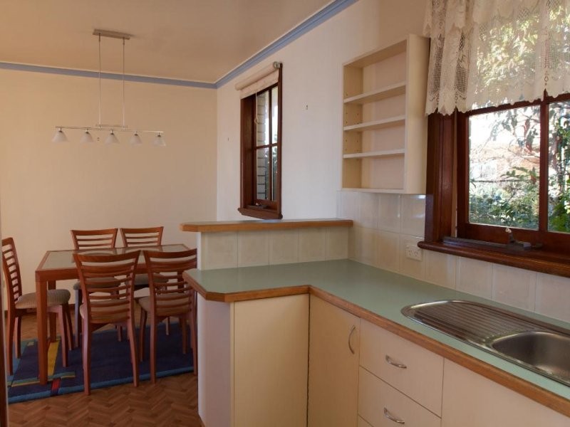 32 Broadwaters Parade, Sandy Bay TAS 7005