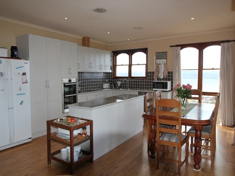 2/3 Broadwaters Parade, Sandy Bay TAS 7005