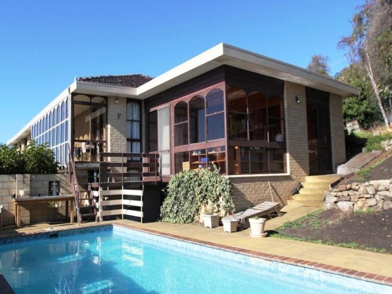 2/3 Broadwaters Parade, Sandy Bay TAS 7005