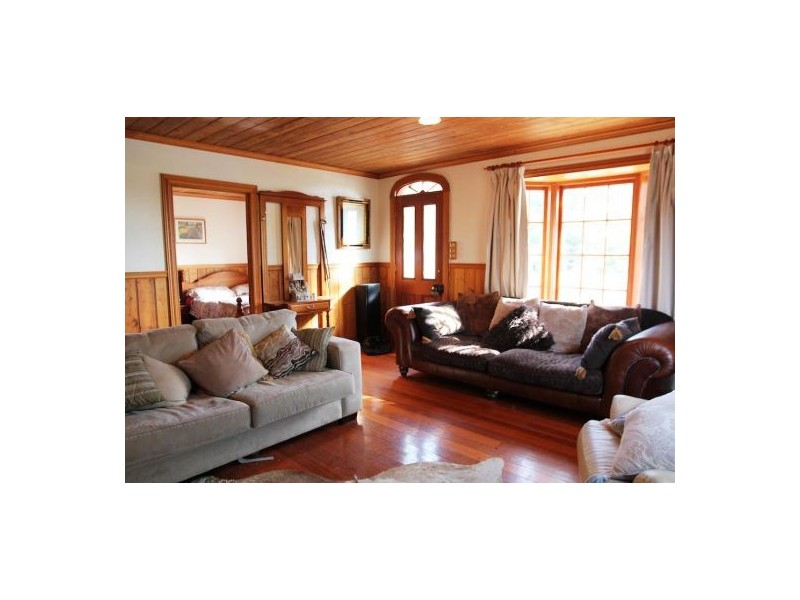 7 South Terrace, Lauderdale TAS 7021