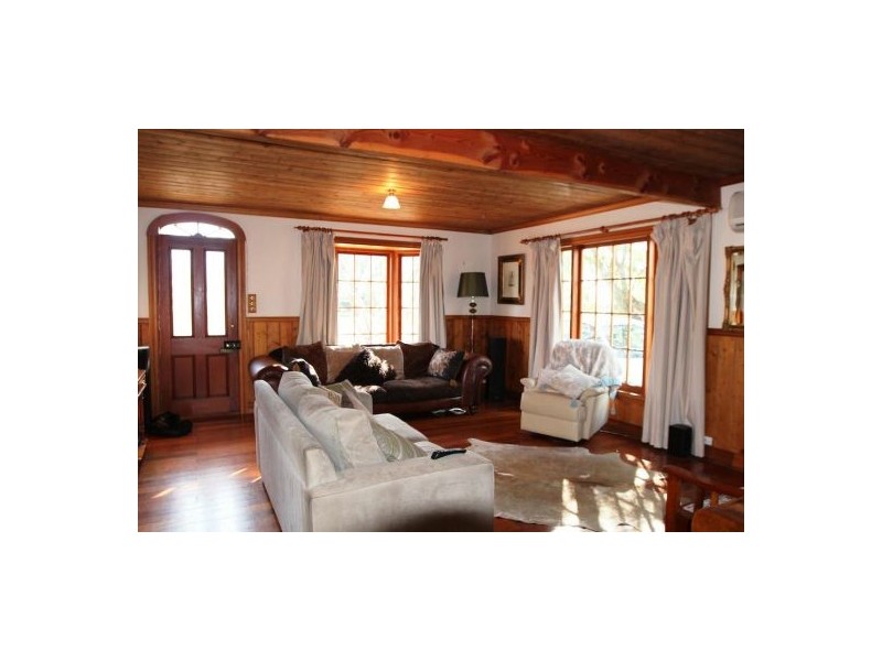 7 South Terrace, Lauderdale TAS 7021