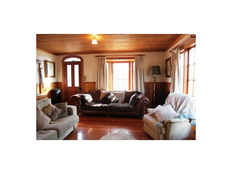 7 South Terrace, Lauderdale TAS 7021