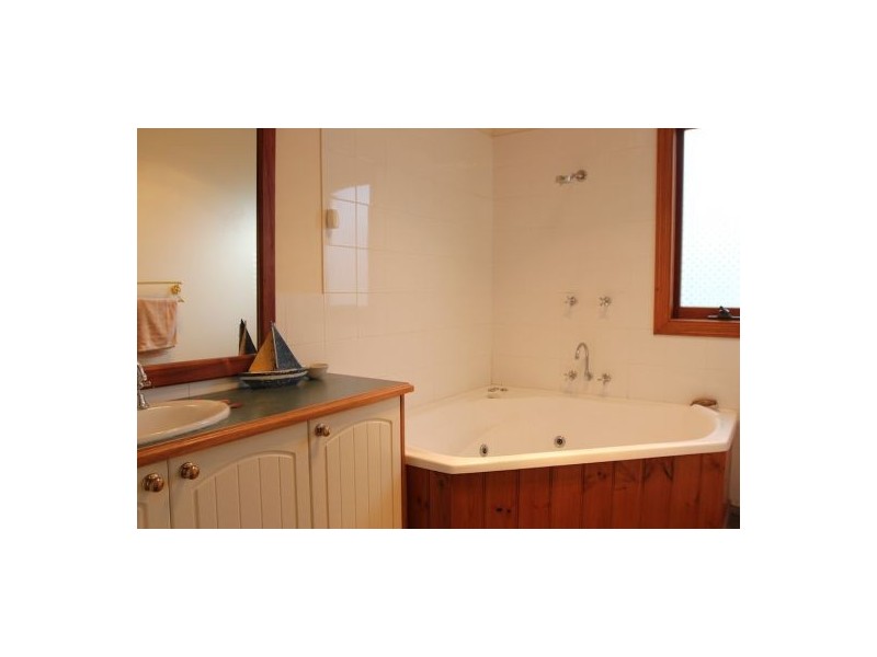 7 South Terrace, Lauderdale TAS 7021