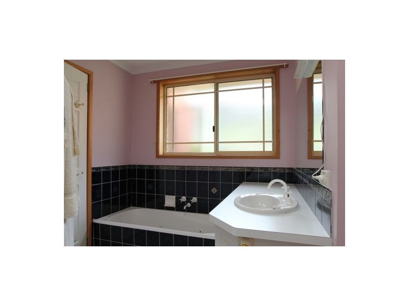 3-76 Begonia Street, Lindisfarne TAS 7015