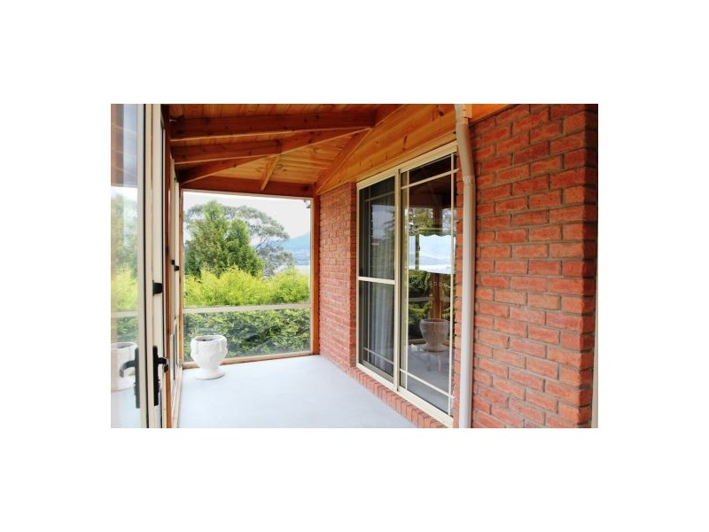 3-76 Begonia Street, Lindisfarne TAS 7015