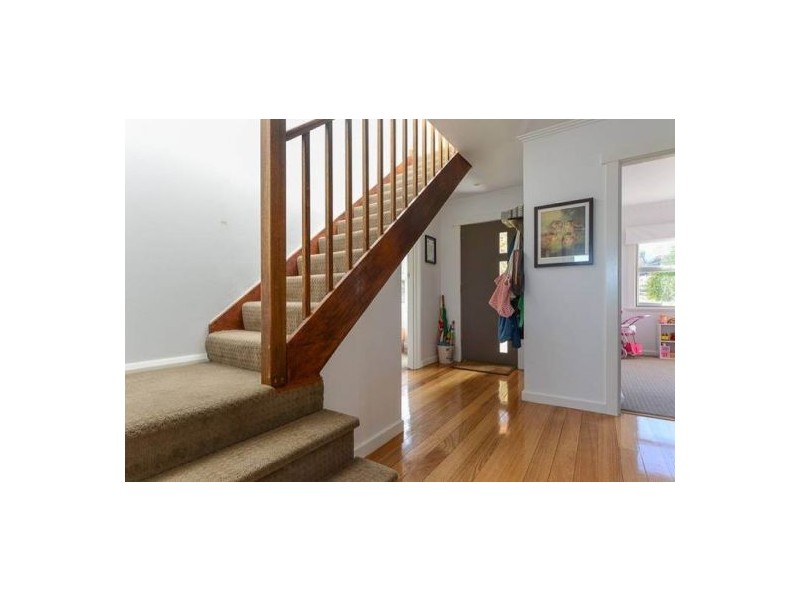 17 Karoola Road, Lindisfarne TAS 7015