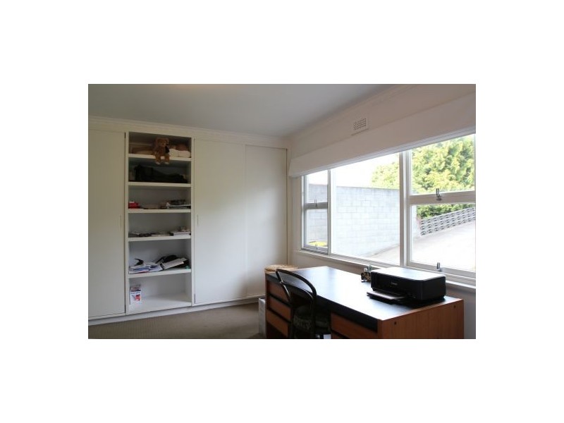 17 Karoola Road, Lindisfarne TAS 7015