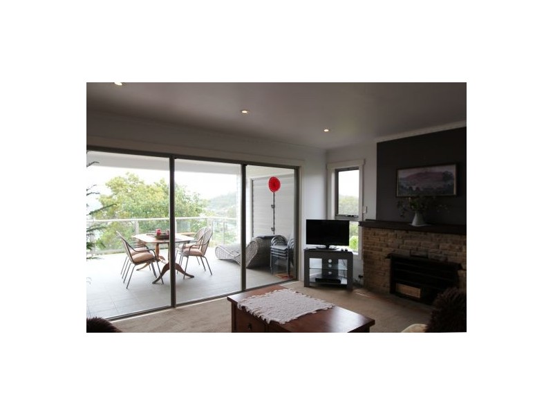 17 Karoola Road, Lindisfarne TAS 7015