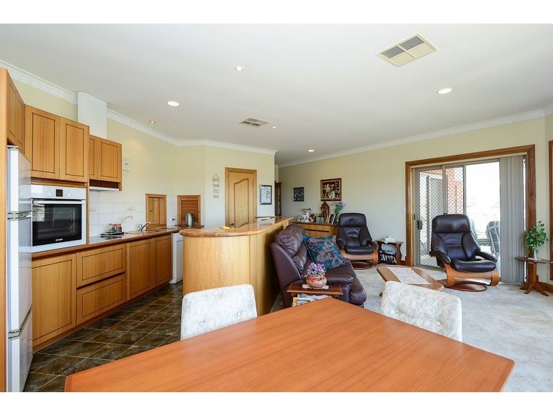 32 Clive Avenue, Encounter Bay SA 5211
