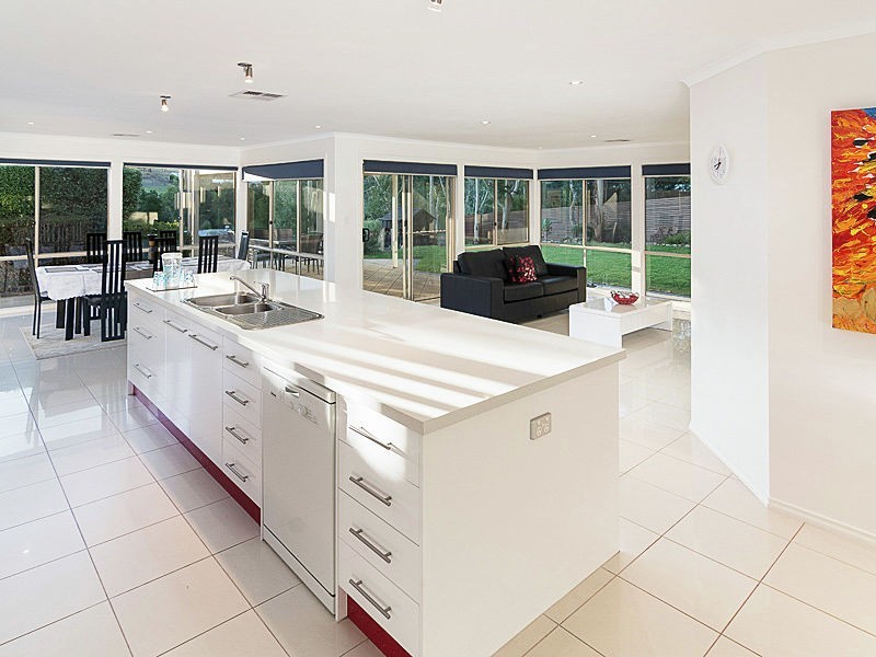 8 Bray Road, Mount Barker SA 5251