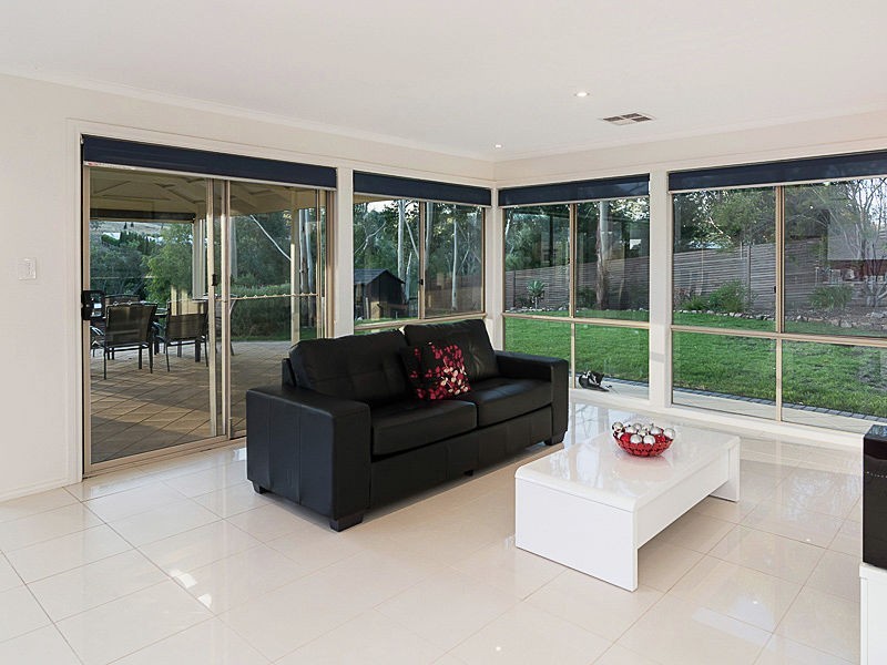 8 Bray Road, Mount Barker SA 5251
