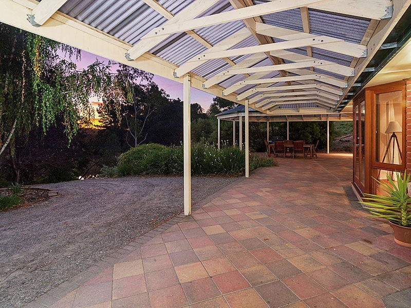 31 Valley View Crescent, Norton Summit SA 5136