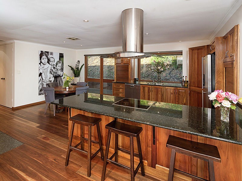 31 Valley View Crescent, Norton Summit SA 5136