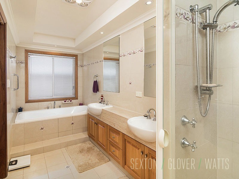 8 Paris Court, Mount Barker SA 5251