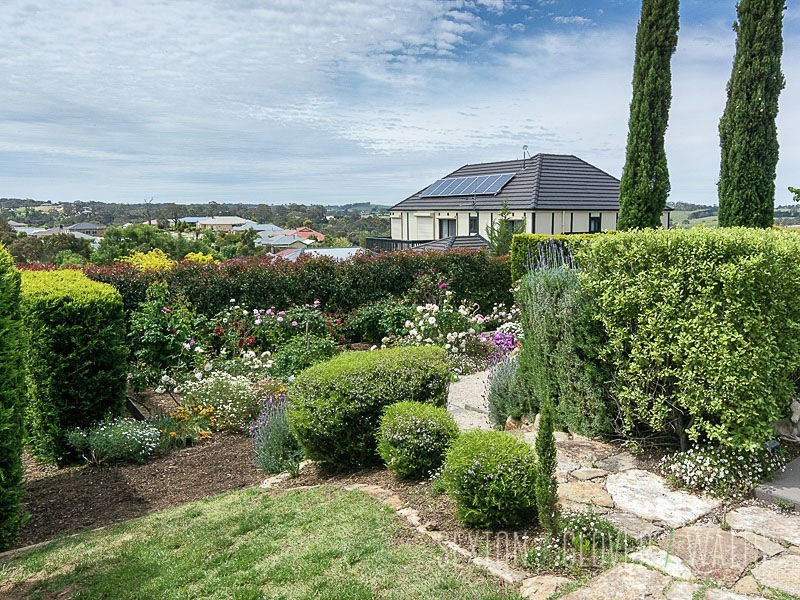 8 Paris Court, Mount Barker SA 5251