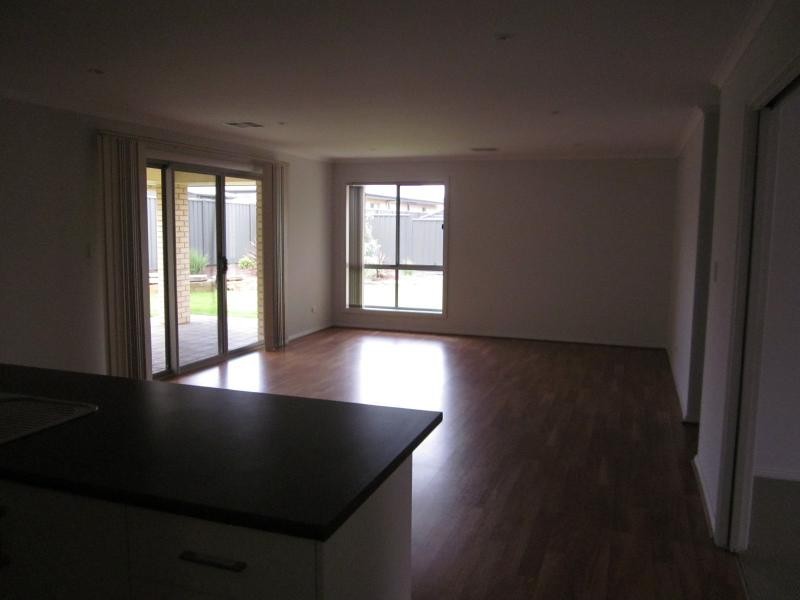 11 Carlson St, Mount Barker SA 5251