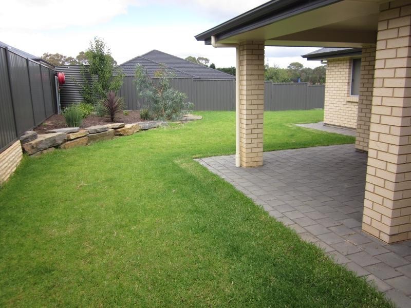 11 Carlson St, Mount Barker SA 5251