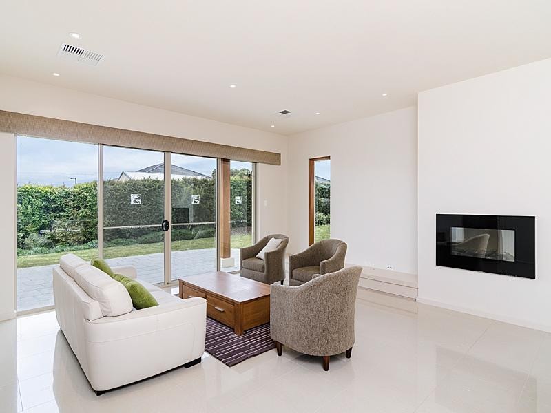 6 Greenfield St, Mount Barker SA 5251