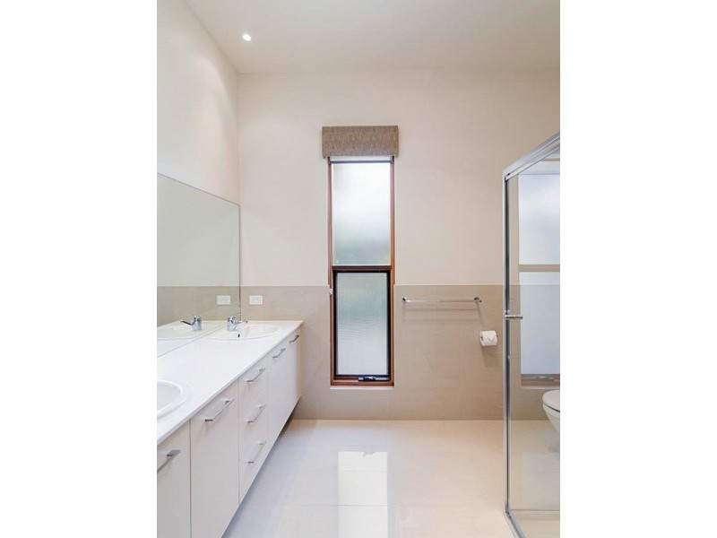 6 Greenfield St, Mount Barker SA 5251