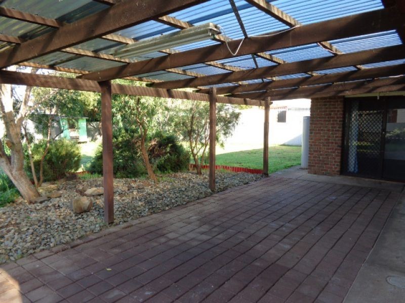 4 Stephens Ave, Strathalbyn SA 5255