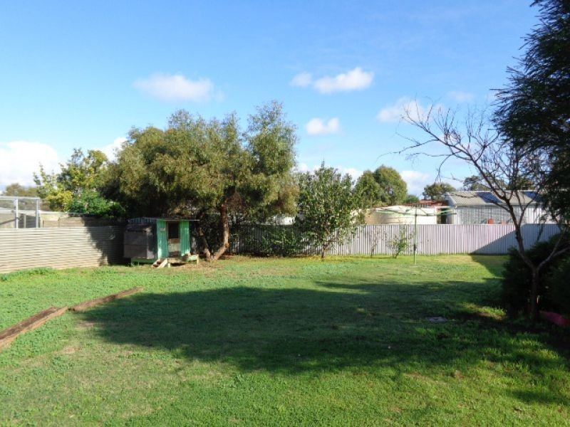 4 Stephens Ave, Strathalbyn SA 5255